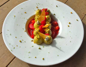 1000 feuilles fraises, pistaches à l'assiette