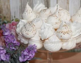 Meringues nature et noisette
