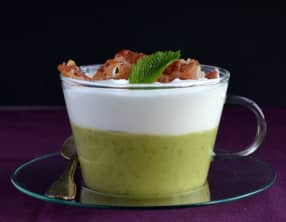Cappuccinos de petits pois à la menthe et pancetta croustillante