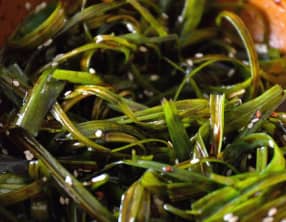 Salade d'oignons verts épicés à la coréenne