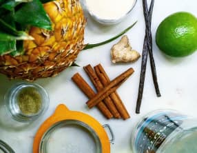 Rhum arrangé à l'ananas et aux épices