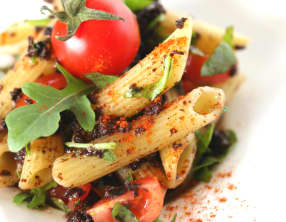 Penne rigate à la tapenade noir et paprika fumée
