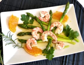 Fricassée d'asperges aux crevettes et à l'orange