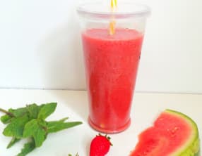 Smoothie fraises, pastèque et menthe