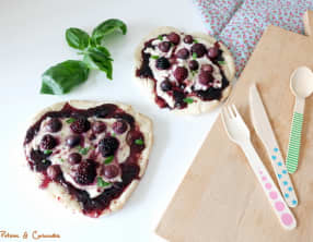 Pizza aux fruits rouges