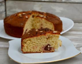 Gâteau au yaourt, fraises et amandes