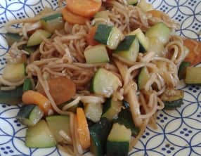 Nouilles Chinoises Sautées aux Courgettes et Carottes