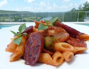 Penne au chorizo et aux olives