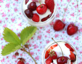 Crème de yaourt - "Mara des bois" et "Coeur de pigeon"