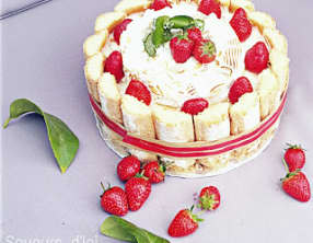 Charlotte aux fraises sans cuisson au citron et palets bretons