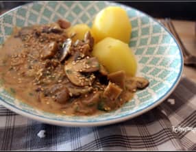 Seitan sauce moutarde et champignons et ses pommes vapeur