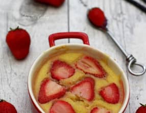 Gâteau de semoule à la vanille et fraise