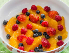 Salade d'orange et fruits rouges