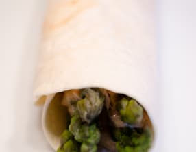Wrap d'asperges vertes au thon et aux câpres