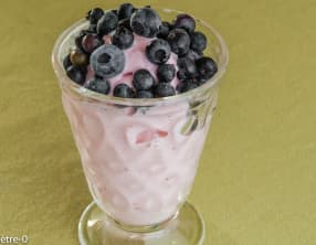 Glace aux yaourts et au coulis de framboises