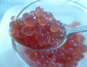 Perles de vinaigre de framboise et d'agar-agar