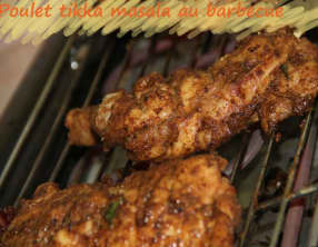Cuisses de poulet marinées tikka masala au barbecue, à la plancha
