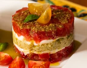 Tartare de tomates et mozzarella en mille-feuille