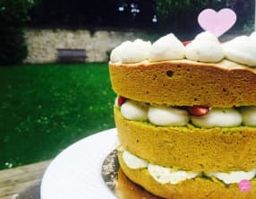 Nude cake thé matcha cerises