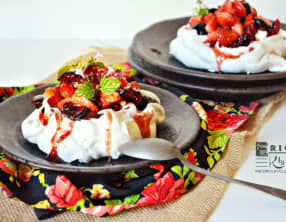 Pavlova aux fruits rouges et faisselle