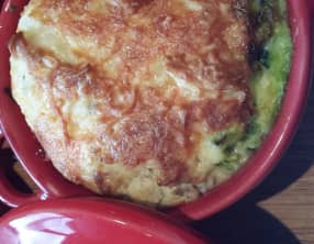 Clafoutis salé aux poivrons, courgettes et tartare aux noix