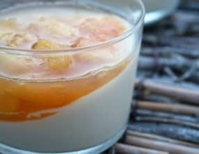 Panna cotta Bio et sa gelée de pêches
