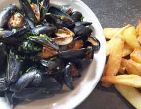 Moules de bouchot au boursin figues et noix
