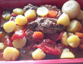 Gigot de sept heures et sa farandole de petits légumes
