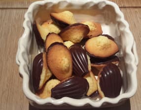 Madeleine à belle bosse et sa coque chocolat