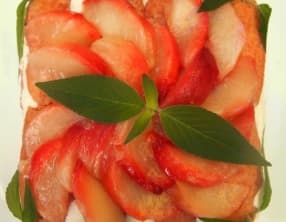 Charlotte aux pêches blanches