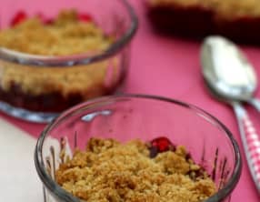 Crumble aux framboises et mûres