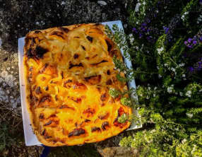 Une tarte aux pêches et à l’amande