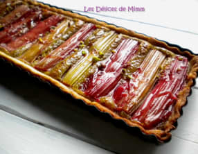 Tarte sablée, rhubarbe, amandes et pistaches