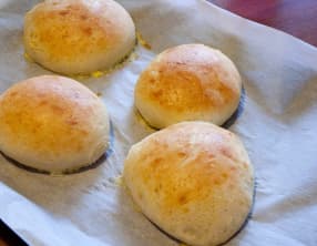 Pains burgers buns ou hot dog au son d’avoine, lait, oeuf