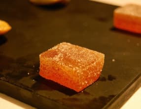 Pâte de fruits aux pêches aux noisettes, parfum vanille