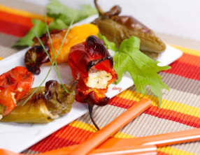 Petits poivrons farcis à la brousse et à l'ail