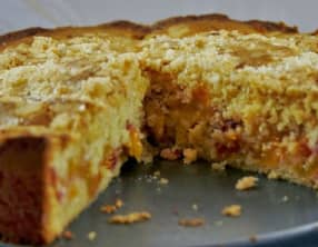 Gâteau aux pêches et aux noisettes