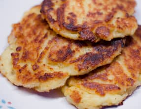 Pancakes salés à la pomme de terre et au cheddar