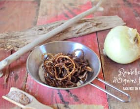 Oignons frits en rondelles à l'huile d'olive