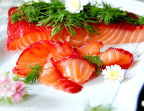 Saumon gravlax à la betterave et au raifort