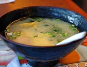 Soupe au tofu, miso et shiitake