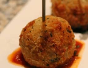 Boulettes de riz fourrées au jambon et à la mozzarella