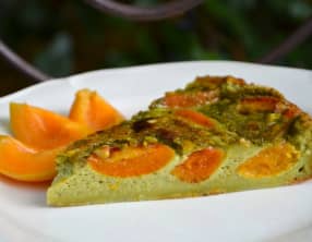 Clafoutis aux abricots et pistaches