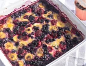 Flan de quinoa, banane et fruits rouges