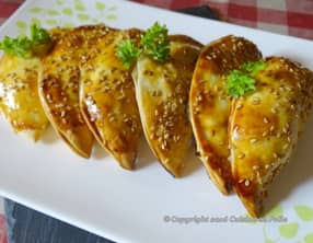 Chaussons au jambon, champignons, persil, ciboulette et fromage
