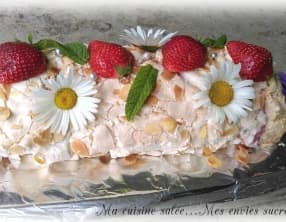 Meringue roulée aux fraises et chamallows