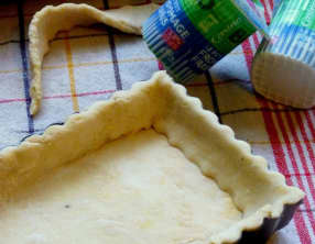 Pâte brisée aux petits suisses, légère et croustillante