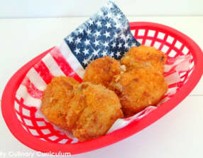 Boulettes de poulet panées à la mozzarella et à l'emmental