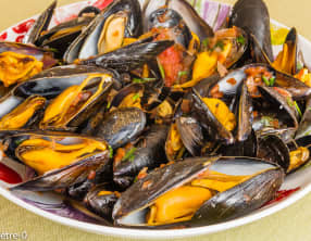 Moules au coulis de tomate et au persil