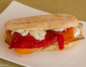 Panini aux légumes d'été et truite fumée